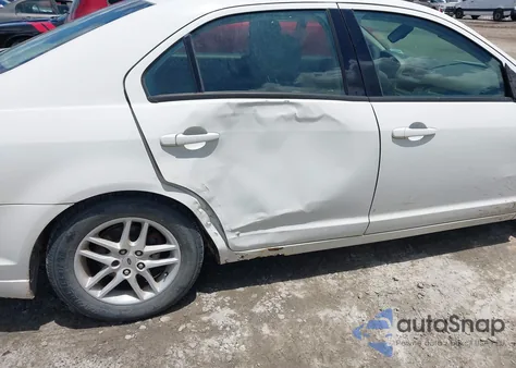 2011 Ford Fusion S z USA, uszkodzony, nr VIN 3FAHP0GA8BR268462